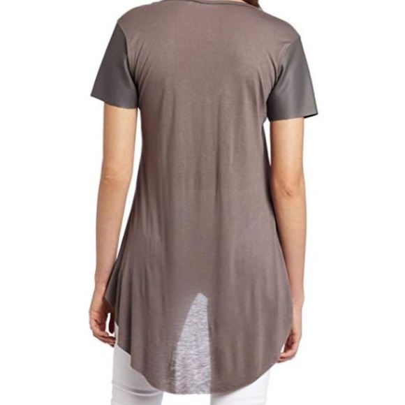 BCBGeneration Tops - BCBGeneration V neck short sleeved hi-low top